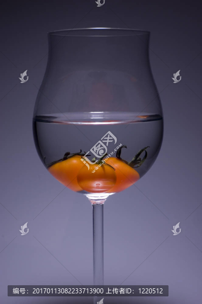 葡萄酒杯與Tomato