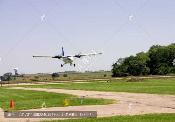著陸的飛機