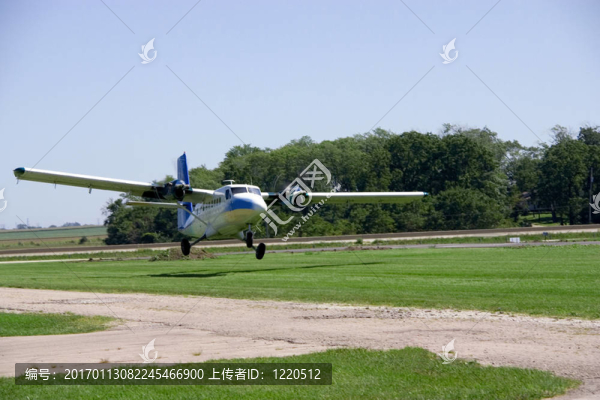 著陸的飛機(jī)