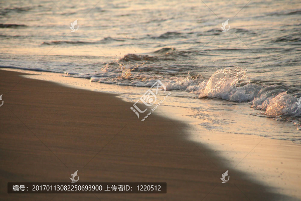 日出的海浪