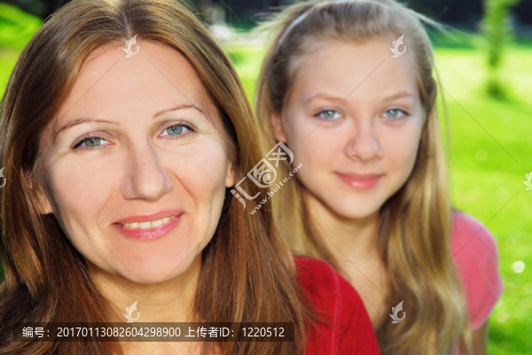 母親和女兒