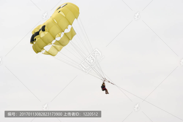 牽引升空跳傘運(yùn)動(dòng)