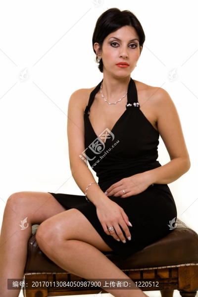 穿黑衣服的女人