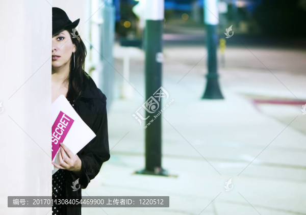 女間諜與文件