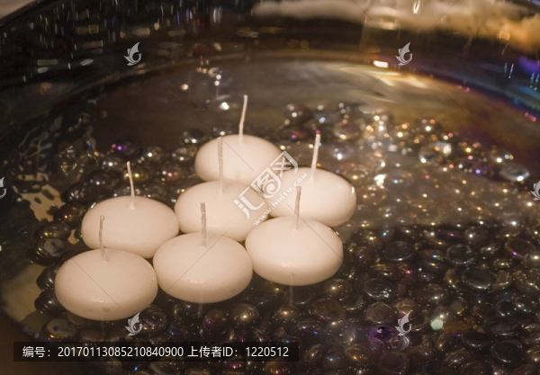 蠟燭在水