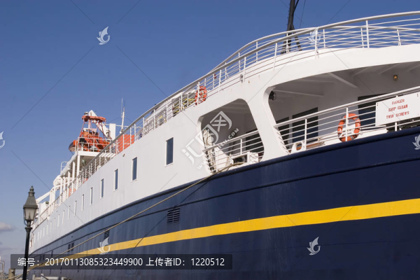 藍(lán)色和黃色的船