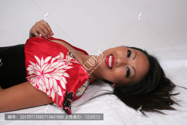 亞洲女人鋪設