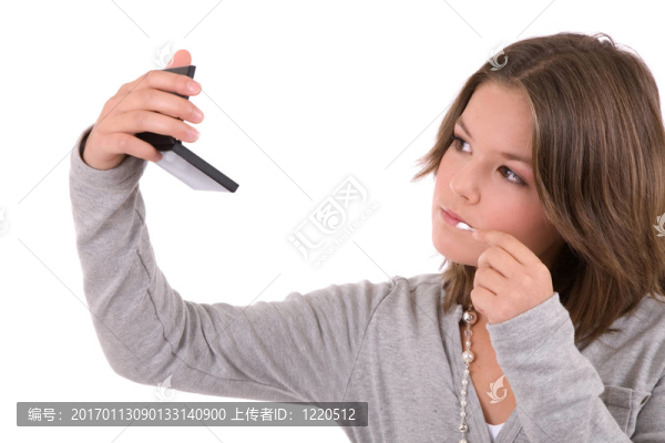 檢查她的化妝