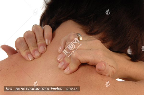 背部和頸部疼痛的女性