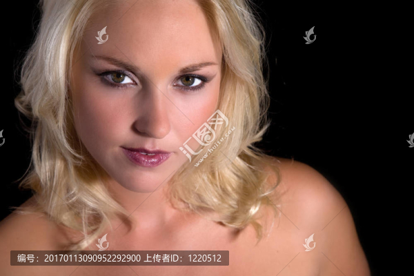 美麗的金發(fā)女孩的肖像