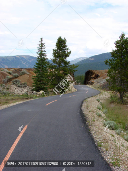 路路通Mountains