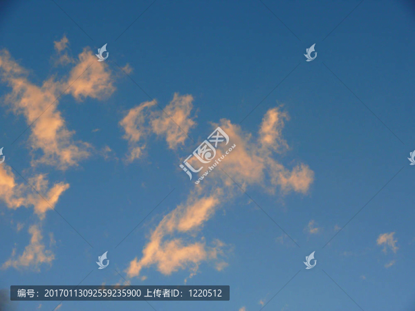 黎明的云。俄羅斯.