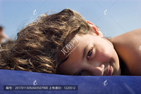 海灘上的女孩。