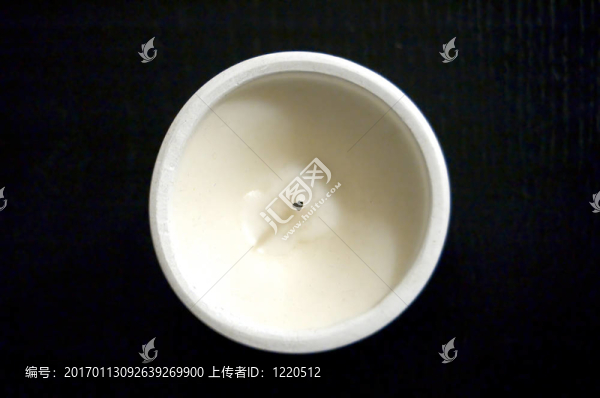 黑上白色蠟燭