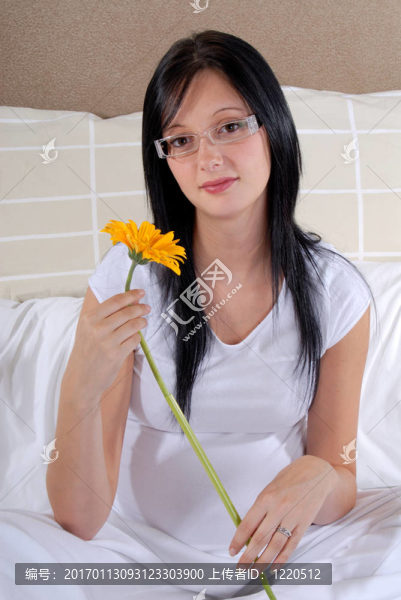 懷孕的女孩