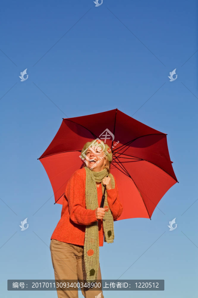 秋天幸福的女人