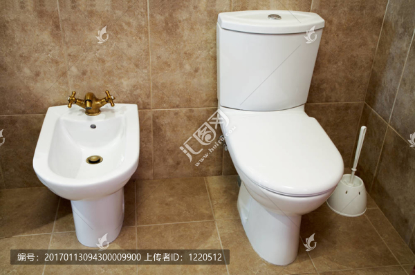 馬桶和浴盆