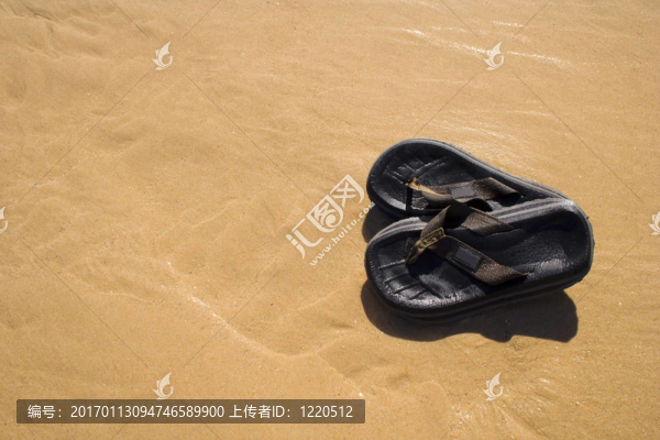 海灘上的涼鞋