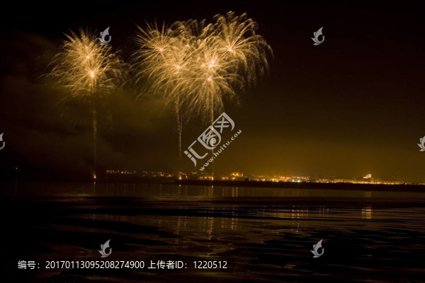 在海灘上的煙火
