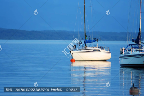 孤獨(dú)的小船