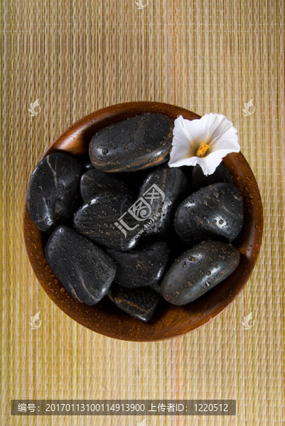 碗里的石頭
