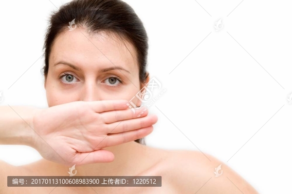 女人閉上了嘴