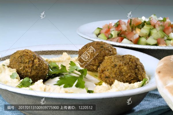 鷹嘴豆泥三明治和阿拉伯沙拉