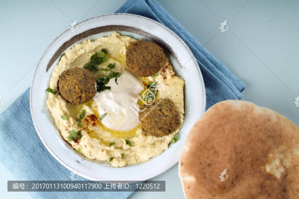 鷹嘴豆泥和沙拉三明治
