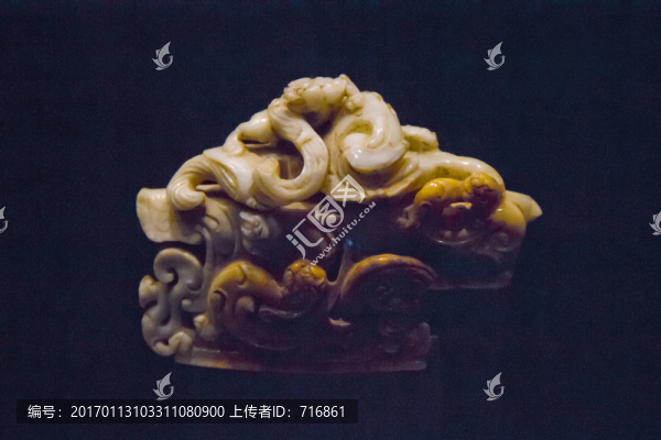 鏤空螭虎紋劍首