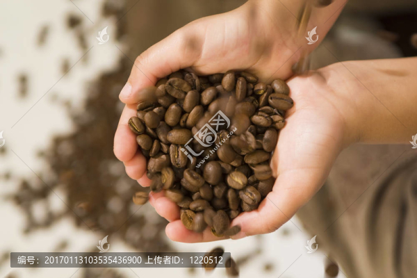 滿豆子的手
