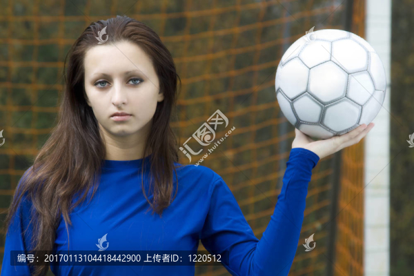 足球的女孩