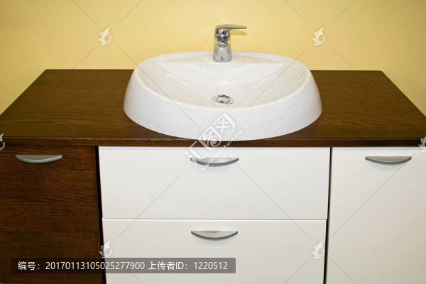 水龍頭的梳妝臺(tái)