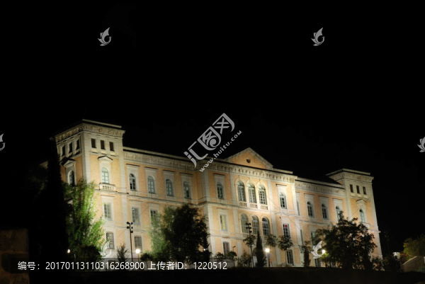 建筑在夜間照明；托雷多；西班牙