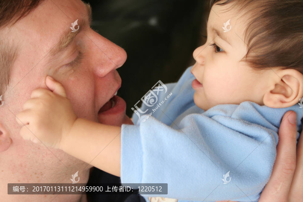 讓我看看你；爸爸！