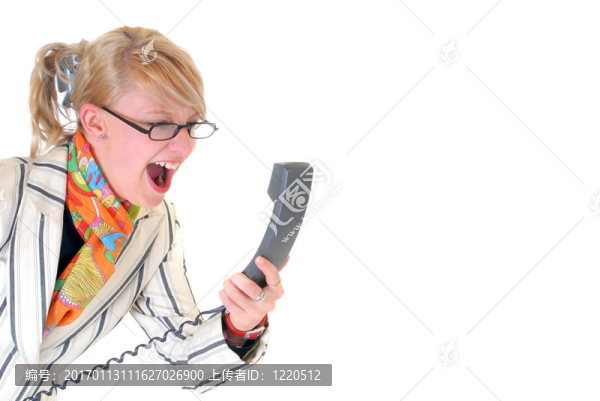 憤怒的商人在打電話