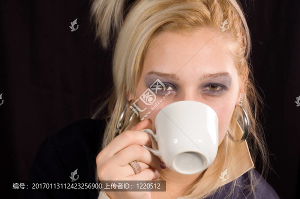 喝咖啡