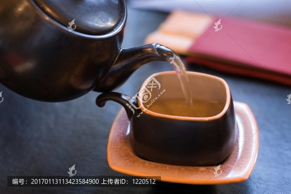 澆綠茶。