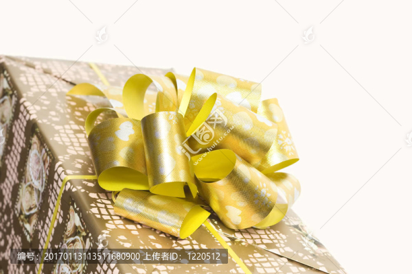帶金色絲帶和弓的禮品盒的細節(jié)
