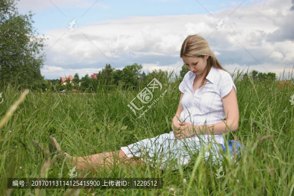 懷孕的女孩