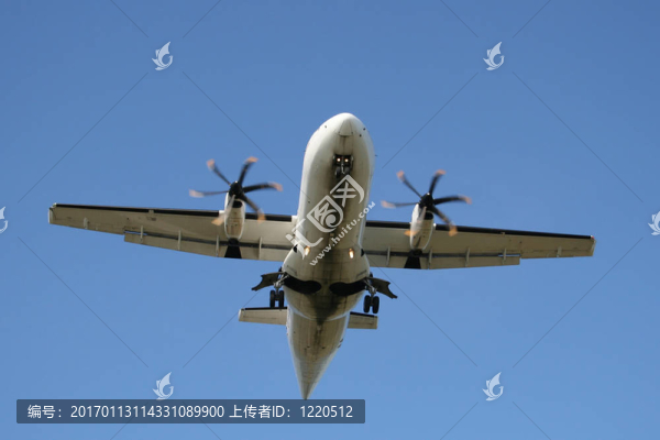 著陸的飛機(jī)