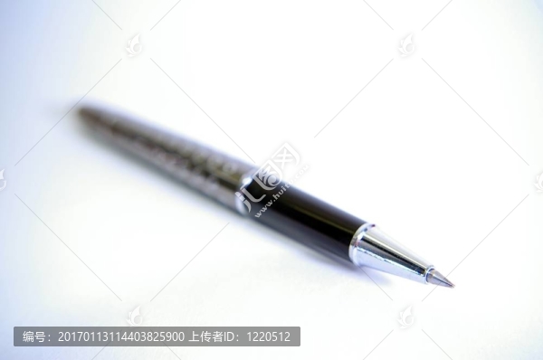 黑色的鋼筆