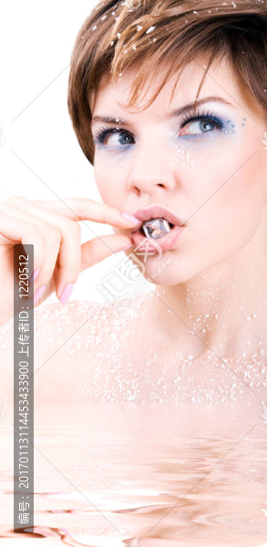 有鉆石的雪女孩
