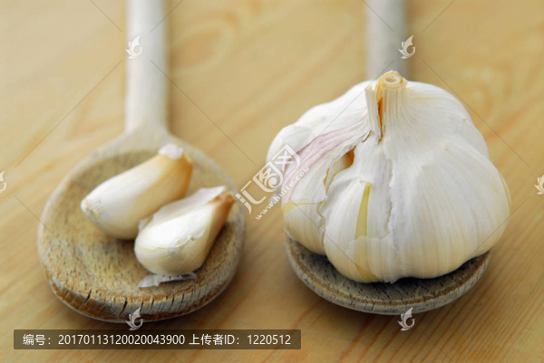 大蒜和勺子