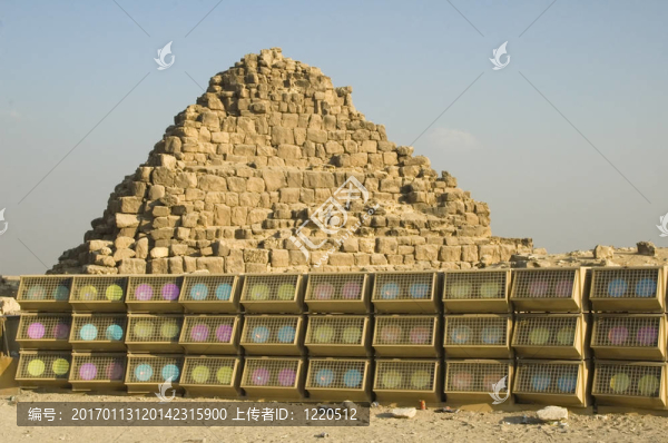 金字塔和光
