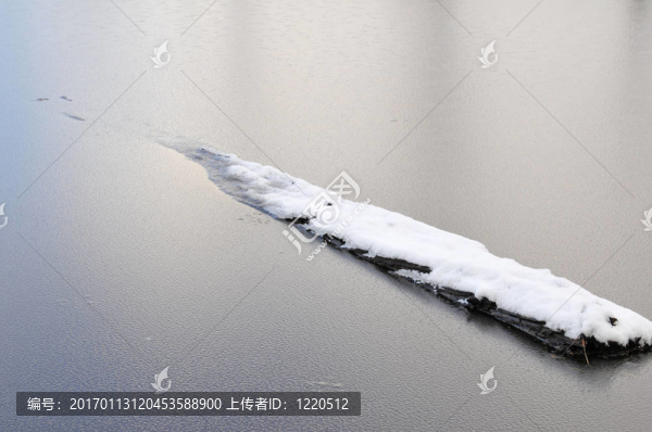 結(jié)冰的湖