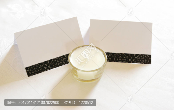 名片和蠟燭-添加你自己的文本。