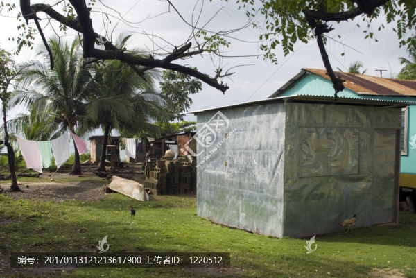加勒比金屬屋及庭院