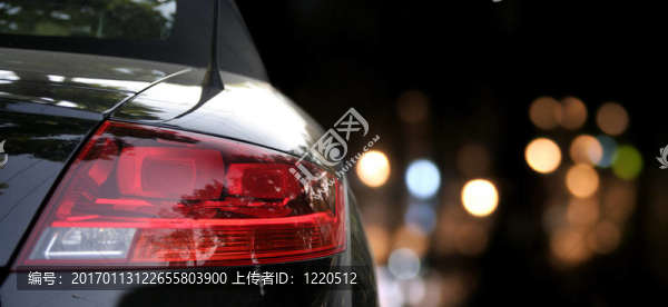 黑色的車(chē)