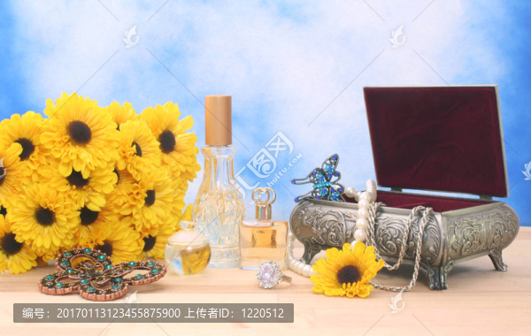 與Flowers的珠寶和香水