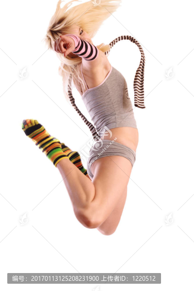 穿性感短褲和低切背心的女孩